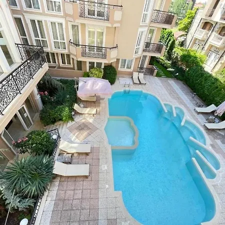 In Dawn Park Deluxe Apartament *
