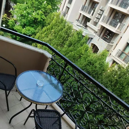 In Dawn Park Deluxe Apartament *
