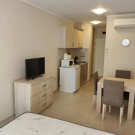 In Dawn Park Deluxe Apartament Słoneczny Brzeg